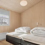 2 Bedroom Gorgeous In יולסמינדה